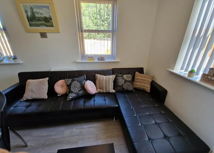 7 Burnby Close,leeds,ls14 1ga Lägenhet