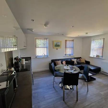 7 Burnby Close,leeds,ls14 1ga * 리즈
